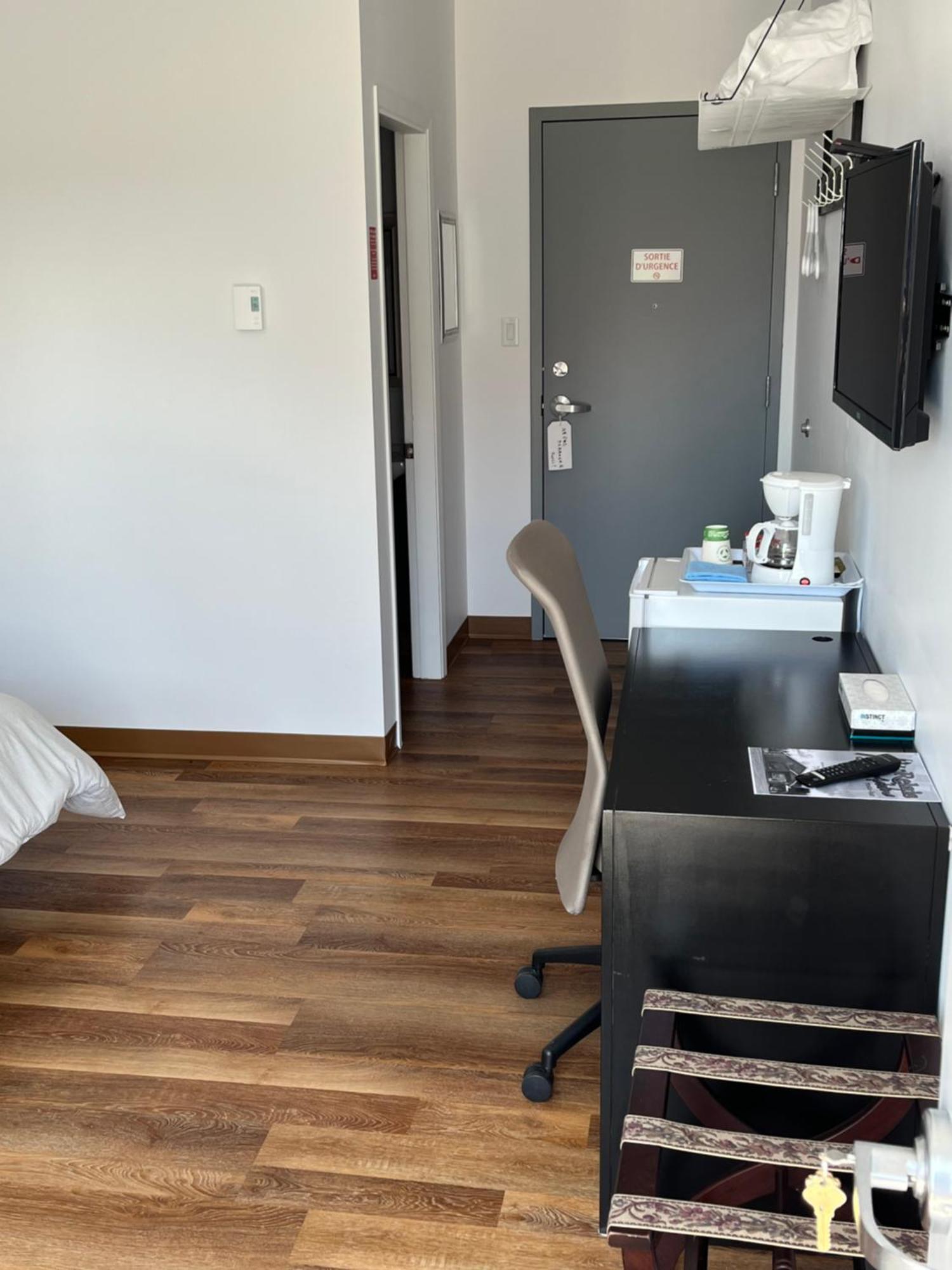 Motel M Saint-Adelme Eksteriør bilde